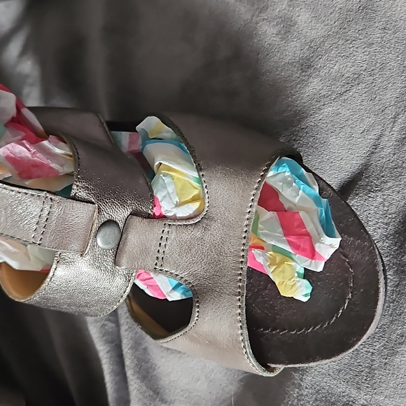 New In Box Nine West Silver Heels Size 10.5m - Picture 2 of 9